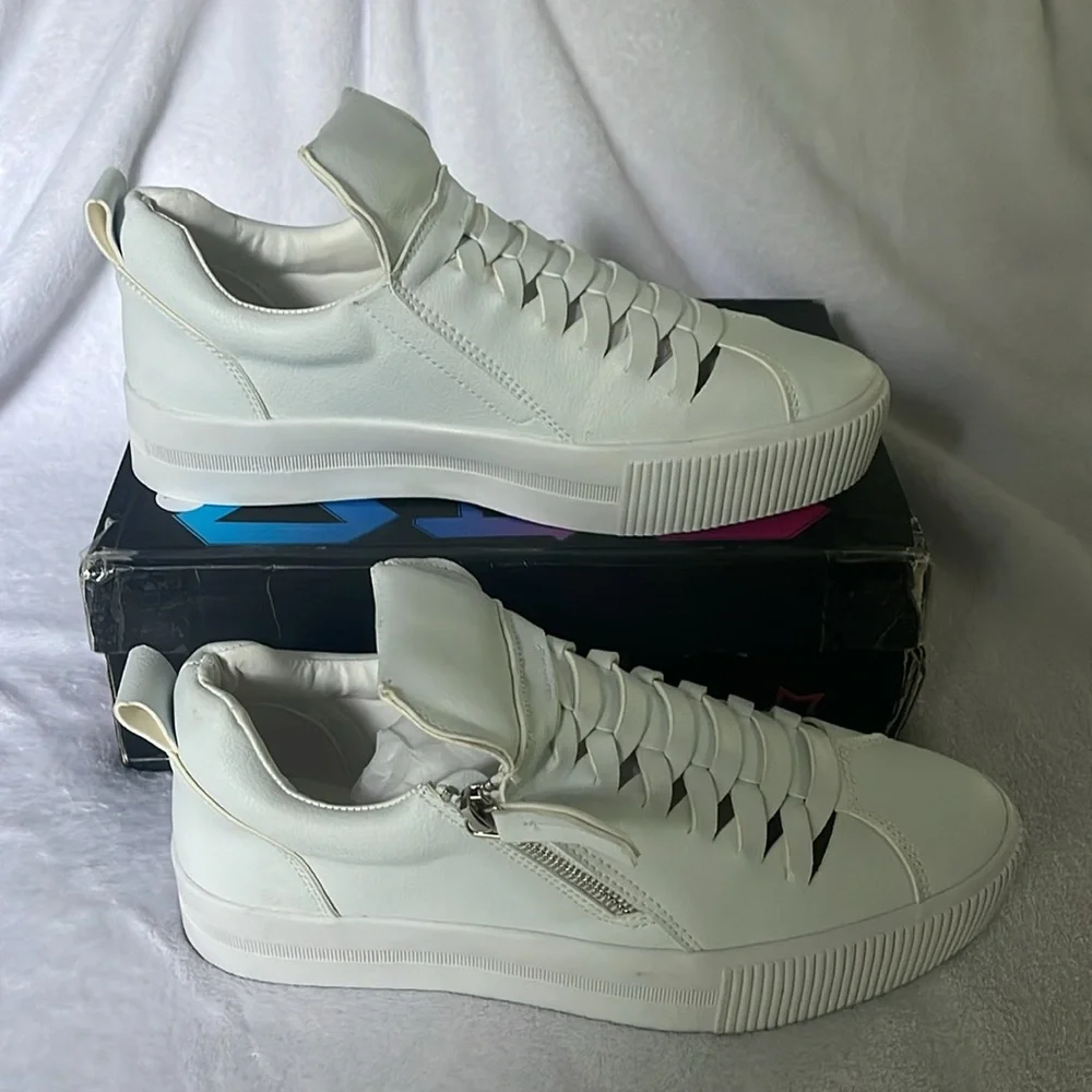 NIB cute to the core slit platform sneaker women’s 10